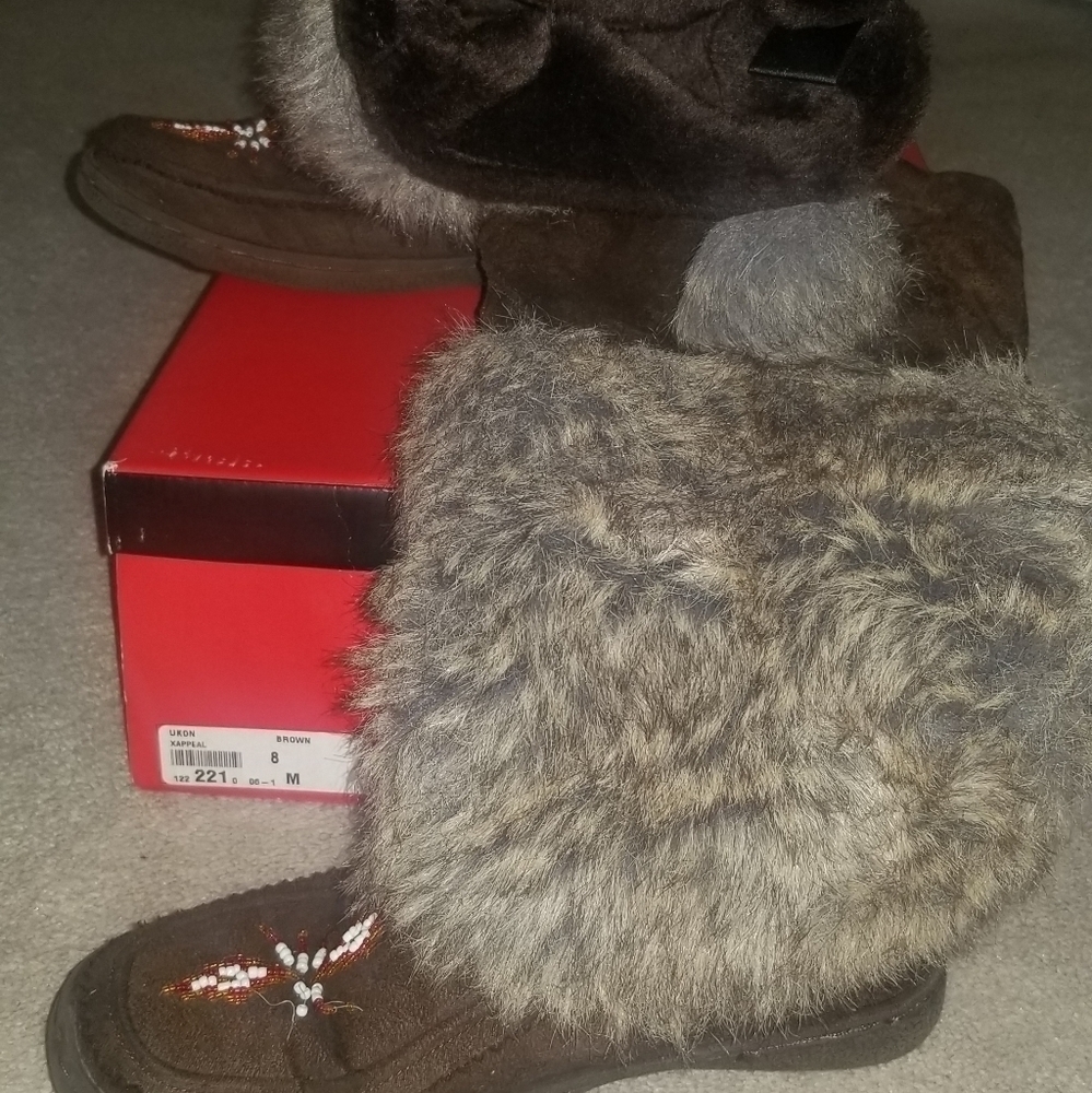BOOTS - Picture 3 of 5